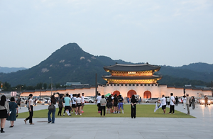 광화문 광장 표지